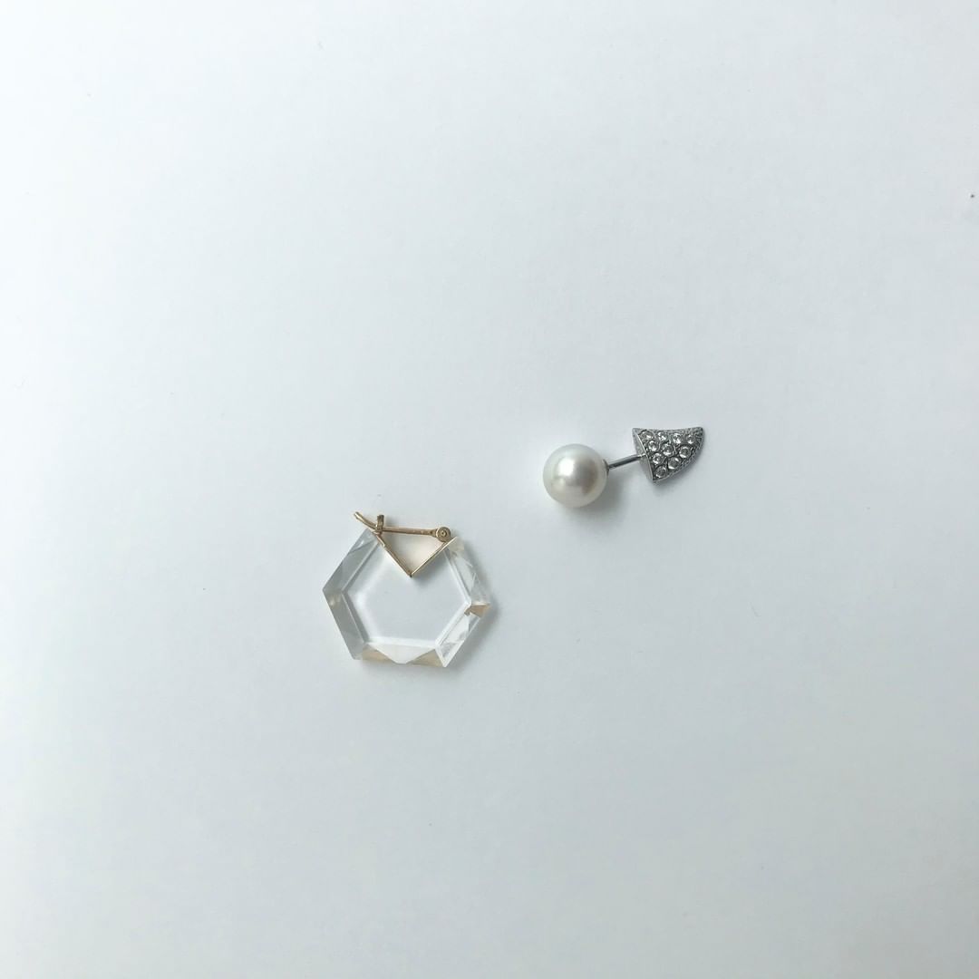 TheMagMoe's tweet image. 砂糖菓子のようなカラージェムも可愛いですが、心惹かれるのは透明なクリ ...
 
#Fashion #Simmon #SPUR #SPURMagazine #SPURmagazine #アクセサリー #シュエリー #ピア
 
magmoe.com/24325/spur-mag…