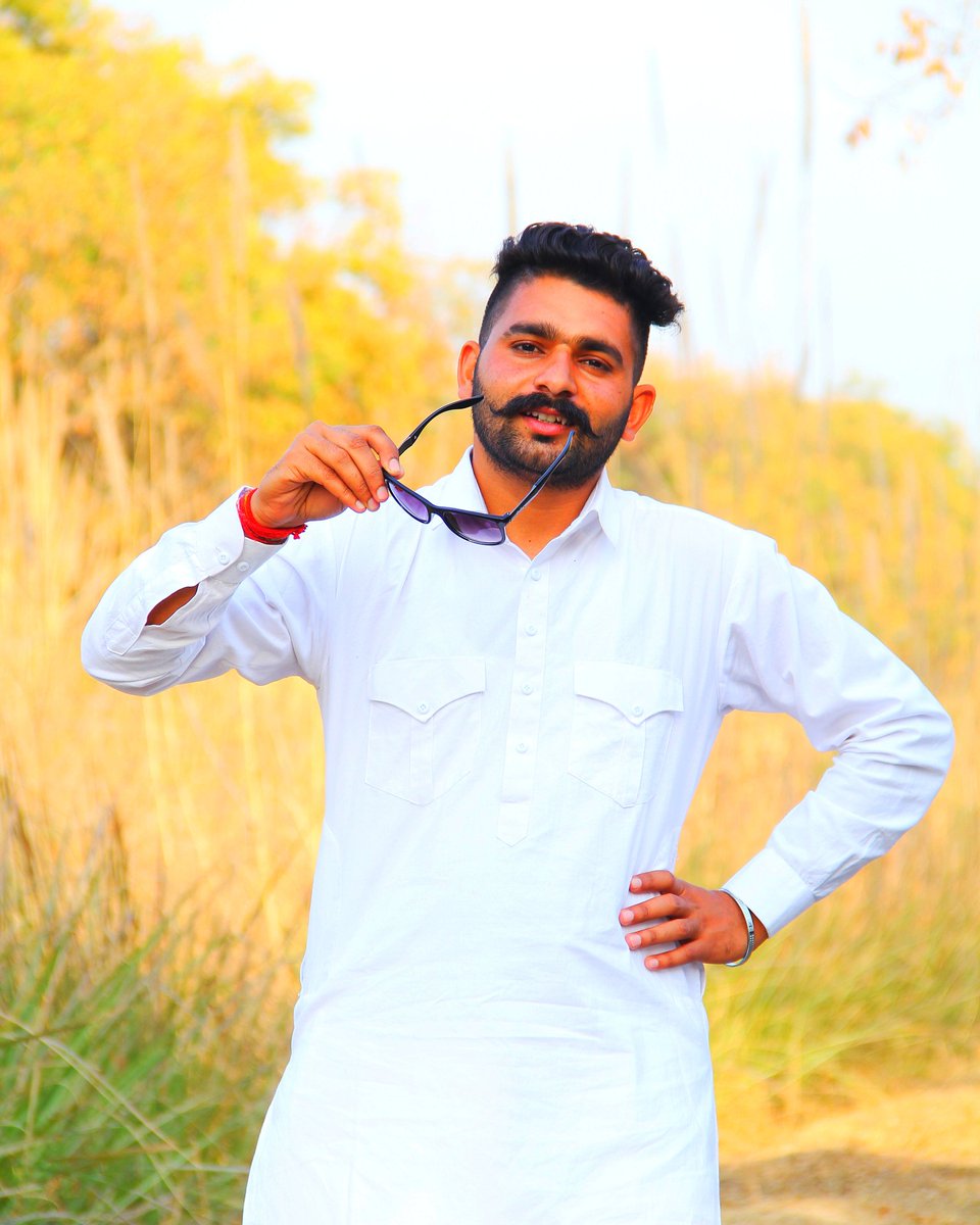 justmandeepbrar's tweet photo. 👁️ਜੇ ਤੂੰ ਲੱਭਿਆ ਲੱਖਾ ਵਿੱਚੋ ਸਾਂਨੂੰ
ਤਾਂ ਗੌਰ ਕਰੀ ਸਾਡੇ ✍️ਲਫਜ਼ਾਂ ਤੇ
ਅਸੀਂ ਪਿੰਡਾਂ ਵਾਲੇ ਦੇਸੀ ਜੱਟ ਕੁੜੈ🤷♂️
ਨਾਂ ਮਰਨੇ ਤੇਰੇ ਮਹਿੰਗੇ ਬ੍ਰਾਂਡਾ🧧 ਤੇ
#storyofthestreet #storyoftheday #postofday
#brownmunde #brownboys #desi
#kurta #pajma #kurtapajamaswag
#lookfitness #lookstyle #PicOfTheDay https://t.co/1pGTtew5WN