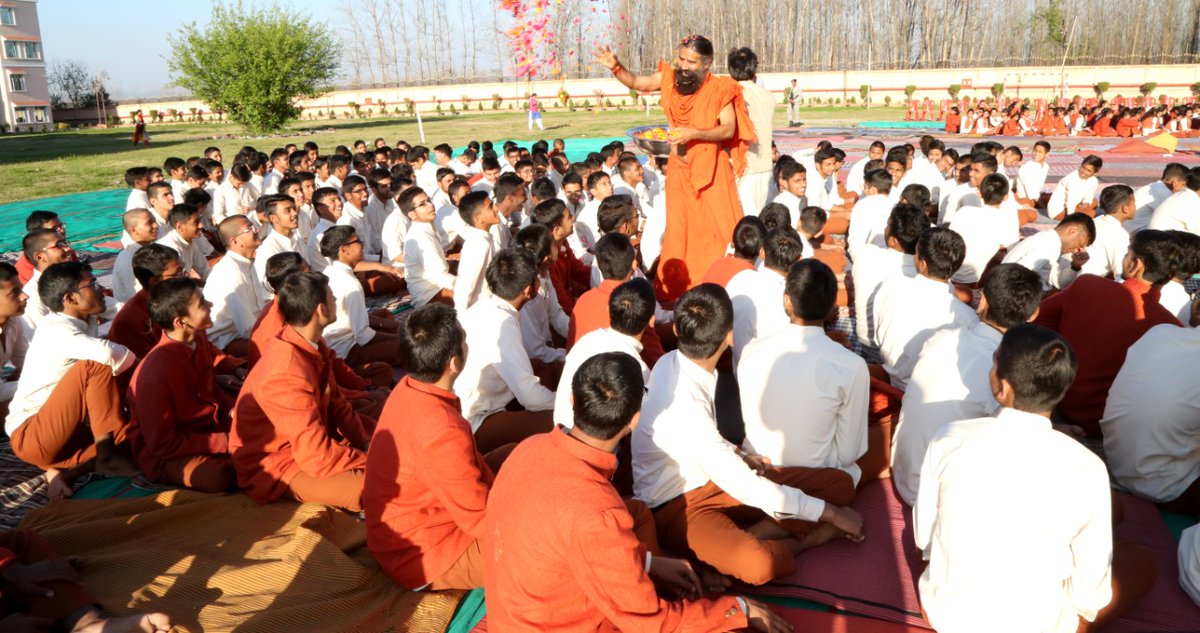 Medical, Engineering, Law, Business, Management, IT कोई ऐसी शाखा नहीं होगी शिक्षा की जो पतंजलि में नहीं होगी। हमारा सपना है दुनिया के 200 देशों के बच्चे आ करके पतंजलि गुरुकुलम, #आचार्यकुलम और <a href="/patanjali_uni/">University of Patanjali</a>
 में पढ़ें। यह सपना है आने वाले 10 वर्षों का हमारा - <a href="/yogrishiramdev/">स्वामी रामदेव</a>