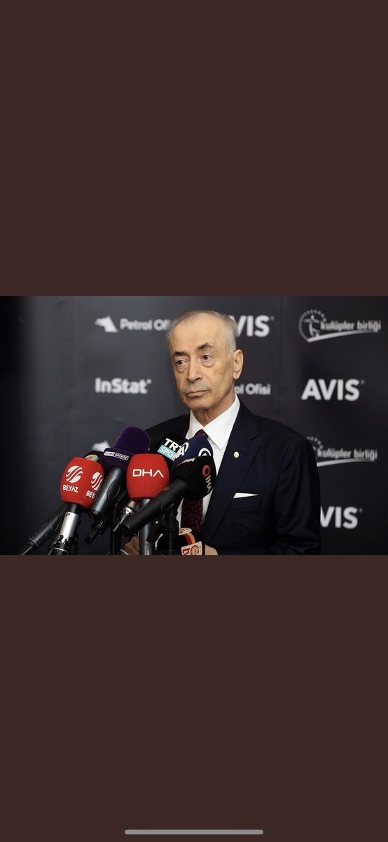 RFenerist's tweet photo. Beyler Mustafa Cengiz istifa etmiş bu istifa ile birlikte 28. Şampiyonluğumuz hayırlı uğurlu olsun. Adalet adalet diye bağırıp meydanlarda ağlayıp zırlayanlar bugün adaletin olduğu yerden kaçıyorlar yapmayın abi ayıp..!!!!  😒😒
#tffye #KoclarmıBuyukTBMMmiBuyuk #HakkmızıVerTFF https://t.co/IoNS2b1hxx