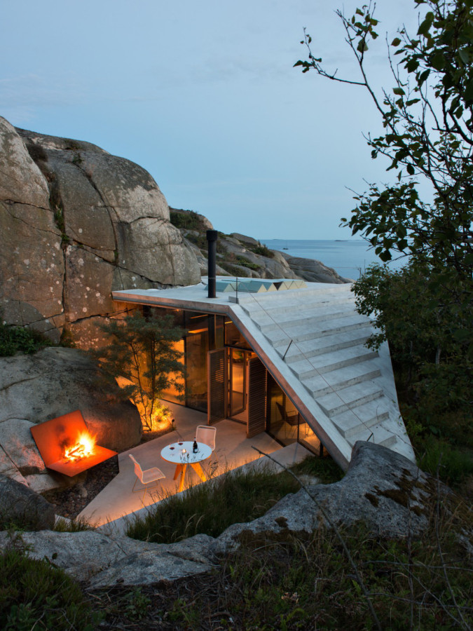 ArroundNet's tweet photo. A MODERN CABIN TUCKED INTO A ROCKY NORWEGIAN COASTLINE | LUND HAGEM
#uniqueinterior #modernhouse #roomdecor #uniquehouse #luxuryhome #exteriordesign #outdoordesign
https://t.co/sCPqowJB62 https://t.co/Hzb4TtNLIo