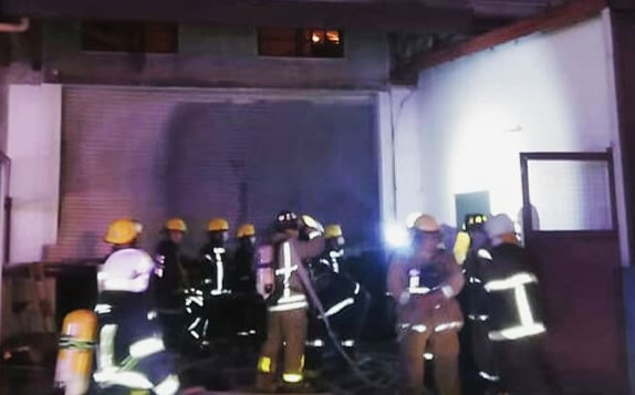 bsapasig's tweet photo. Sa kabila ng banta ng COVID-19, walang patid ang #ServiceBeyondBorders ng @bsapasig Fire Suppression Team. ✅ Agad ang pagresponde ng ating mga bumbero sa sunog 💦🔥 kamakailan sa Taytay, Rizal. Maraming salamat sa tapang at malasakit! 💚
#GoodDeedsAmidCOVID #TuloyAngSerbisyoBSA https://t.co/c1tUsyg5F2