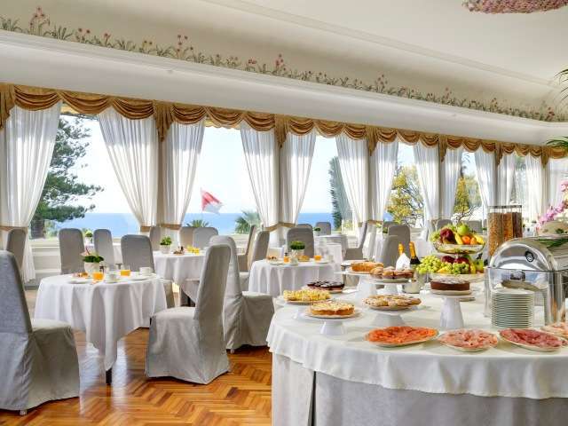 Appena ci si potrà muovere, <a href="/RoyalSanremo/">Royal Hotel Sanremo</a> è pronto a ospitare turisti e meeting in sicurezza. Procedure veloci, molte anche online.  italiaconvention.it/news/royal-hot…