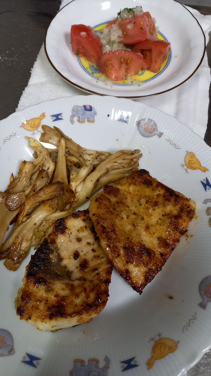 杉浦ボッ樹 初めました 今日の晩御飯は メカジキのムニエル にしました ちなみに トマトはオリジンのサラダです