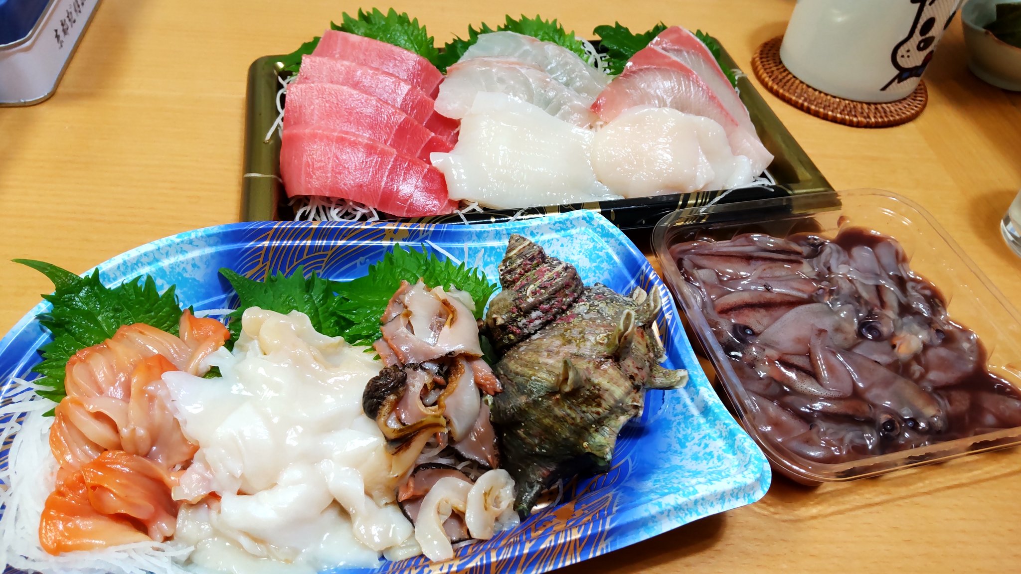 Uzivatel ツ Na Twitteru 今日初めて小平の角上魚類に行ってきたけどあれはテンション上がるな 刺盛り 貝の盛合せ ホタルイカの 醤油漬け 冷凍メカジキ 銀だらの西京漬けを買って来た T Co Odekgo18zm Twitter