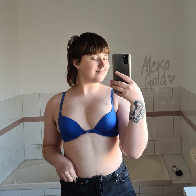 💙 Blue is my favourite colour 💙 https://t.co/z39CBtOwLg