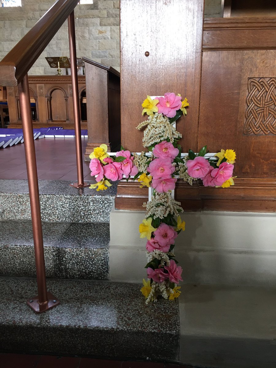IanBeattie15's tweet photo. Cross full of fresh flowers handed in by Maureen and John Dick @stmarysmwell for junior church challenge https://t.co/eRQxQCaI6T