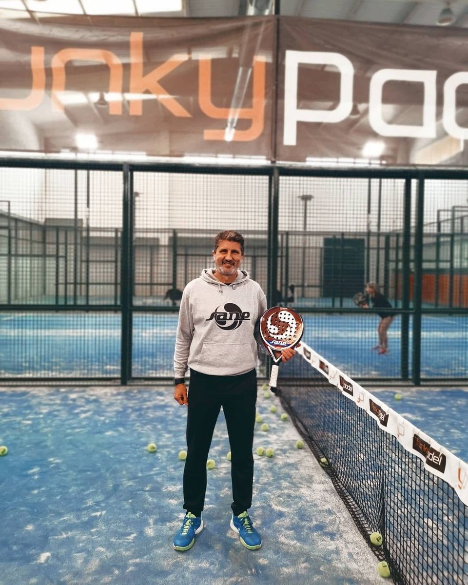 Les presentamos a @javipozanco, director deportivo de nuestro Centro de Entrenamiento SANE Madrid que, junto a Martin Echegaray , director de la SANE PADEL ACADEMY, son el tándem perfecto en la dirección de nuestro Centro.
#pádel