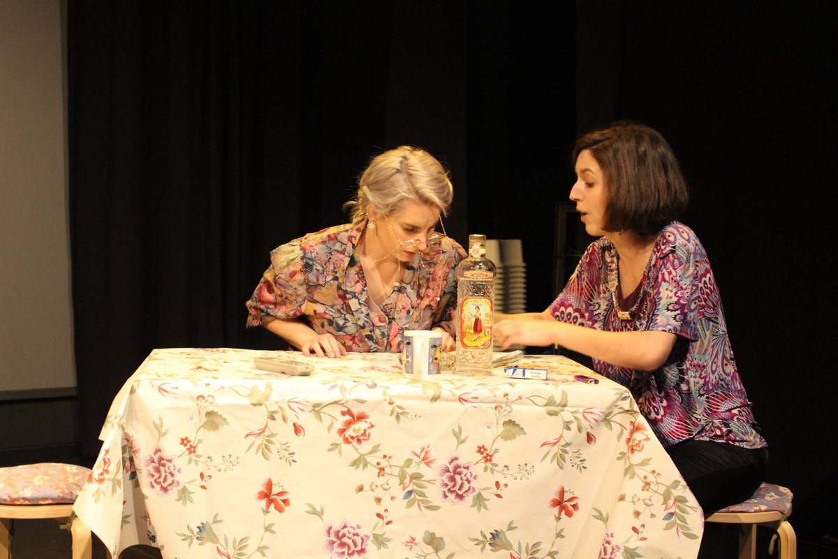 TeatrosLuchana's tweet photo. Tres señoras, un bingo y un robo a gran escala… ¿qué podría salir mal? "Seguimos para bingo!, la #comedia que está triunfando.
- Viernes a las 19h30 -
#TeatroSeguro #CulturaSegura
+ info: https://t.co/e3pH4c3pAQ https://t.co/mjqSjIXjqO