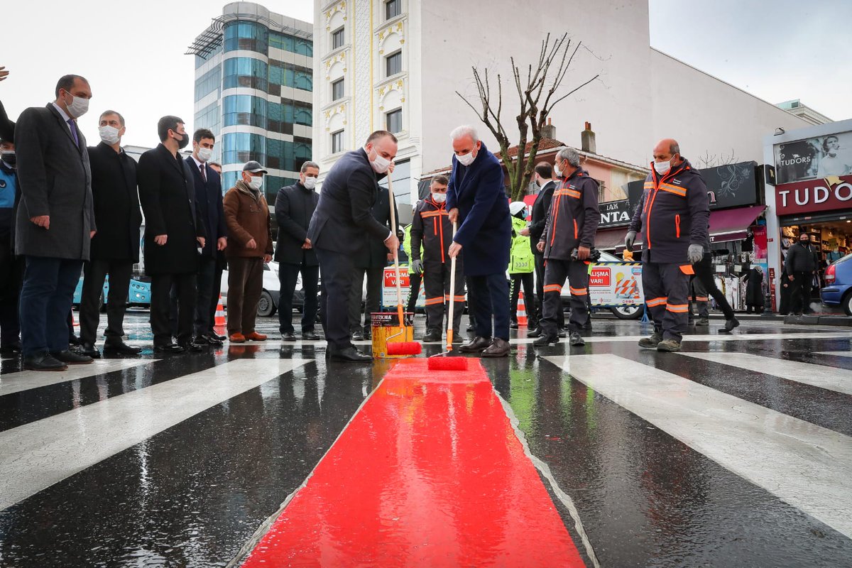 ismetyildirimtr's tweet photo. Tüm Türkiye’de olduğu gibi Ümraniyemizde de  #YayalarKırmızıÇizgimiz diyerek yaya öncelikli trafiğe dikkat çektik. 

“Öncelik Hayatın, Öncelik Yayanın” https://t.co/p2s7tobvhE