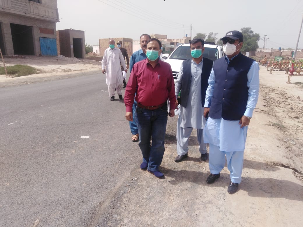 DcKhanewal's tweet photo. Observing on ground Progress of Kacha khu Abdul hakeem road https://t.co/l2aWC9xxSK