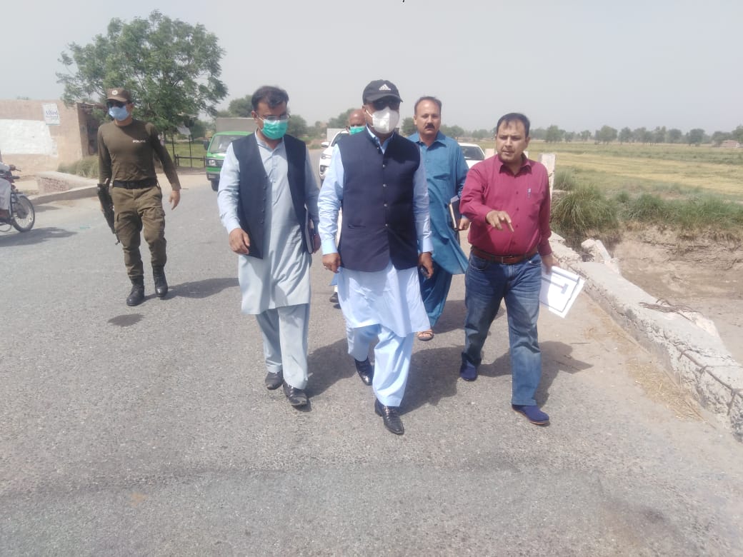 DcKhanewal's tweet photo. Observing on ground Progress of Kacha khu Abdul hakeem road https://t.co/l2aWC9xxSK