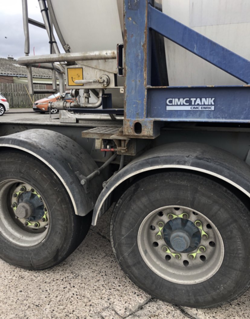 DVSAEnforcement's tweet photo. Unbelievable insecure load spotted by our VE on the #M6

Driver was adamant they had secured the container(carrying flammable liquid)🔥 

They had correctly fastened the twist locks, they just hadn’t noticed the container wasn’t sitting on them to be secured😳

Disaster averted🚫 https://t.co/LHLaxi6jga
