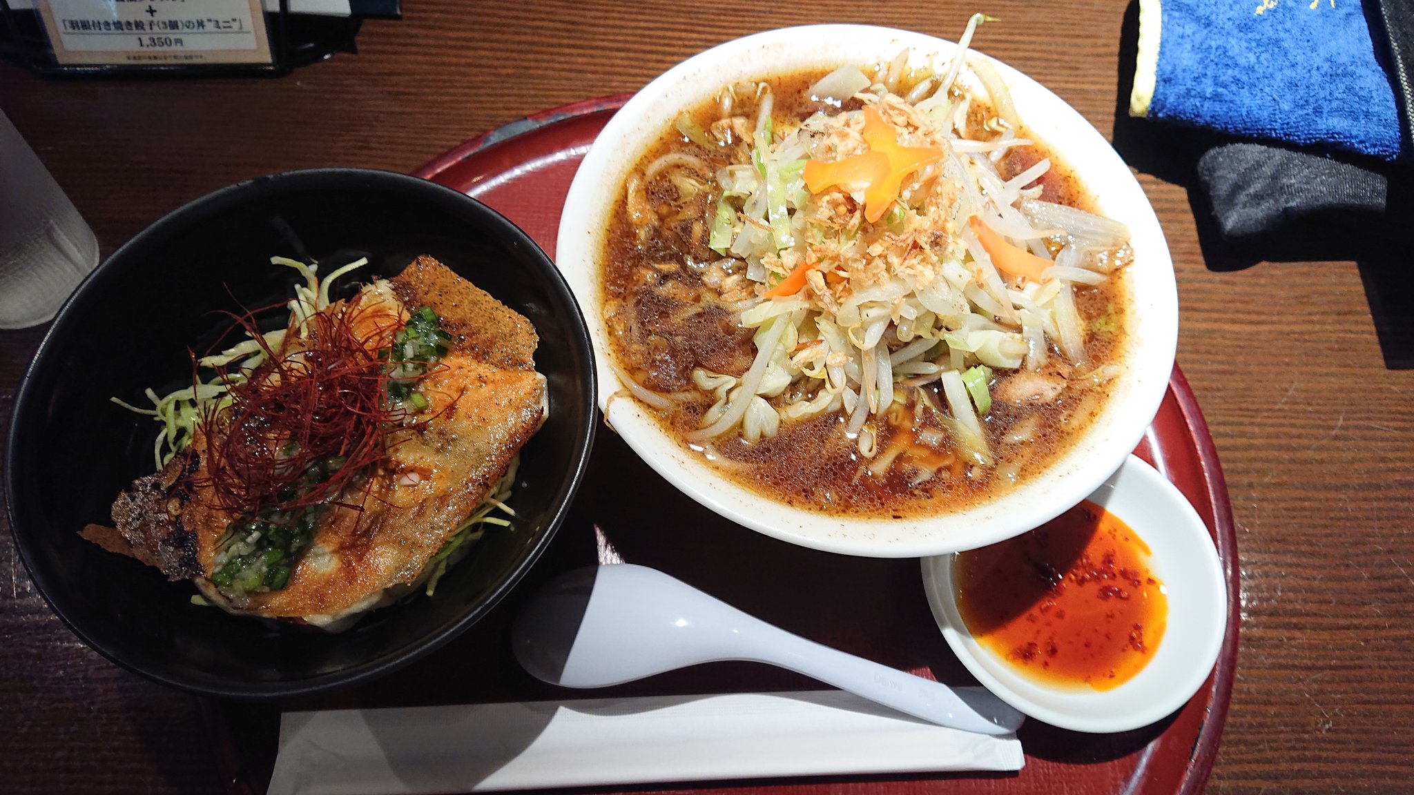Ymhroykt ヤマヒロ 餃子とタンメン 天 羽田空港第2ターミナル 醤油タンメン 羽根付き焼き餃子 3個 の丼 ミニ 昨日のランチはt2の到着ロビーにある此方でタンメンと餃子丼を戴きました 餃子とタンメン天 羽田空港第2ターミナル 羽田空港第2