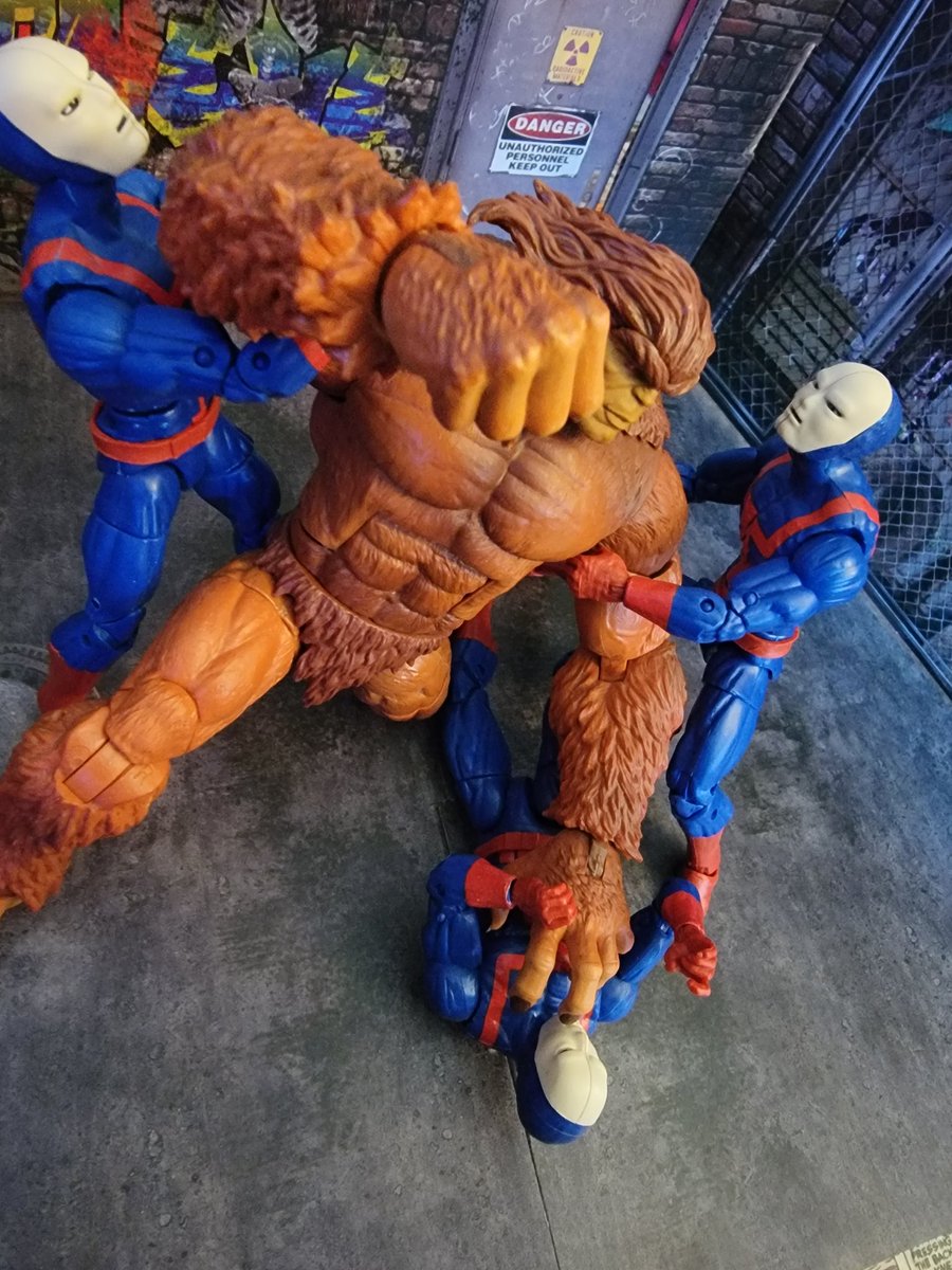 MAYHEMMADDNESS's tweet photo. #actionfigures 
#actionfigurephotography 
#alphaflight 
#hellfireclubguards 
#marvellegends 
#marvellegendscommunity https://t.co/7U6a3MJz6Z