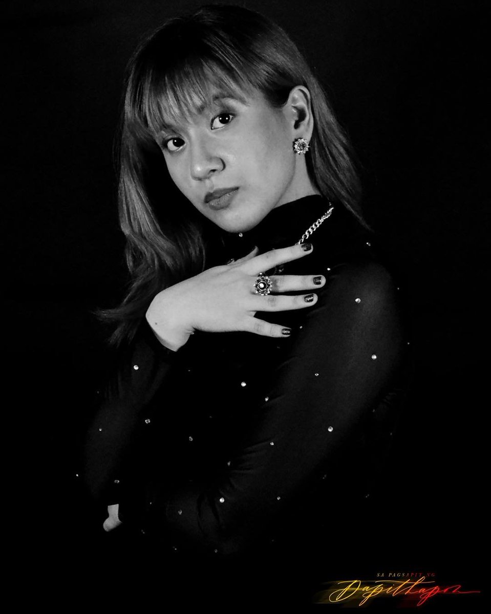 dlsinnersoul's tweet photo. Malapit na nating matunghayan si Samantha, The Total Performer, sa isang gabi ng paghilom at pagbangon! Halina’t mabighaning muli sa kanyang ipapamalas na bukod tanging tinig at indayog. 💫🎤 Buksan ang puso at isipan sa mga awiting maghihilom ng pighati sa #iSoulDapithapon🌅! https://t.co/DmO56YUcPI