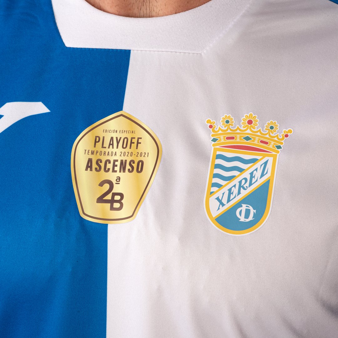 XerezCD_OFICIAL's tweet photo. 𝑬𝒔𝒄𝒓𝒊𝒃𝒊𝒆𝒏𝒅𝒐 𝒏𝒖𝒆𝒔𝒕𝒓𝒂 𝒉𝒊𝒔𝒕𝒐𝒓𝒊𝒂 𝒅𝒆𝒔𝒅𝒆 𝟭𝟵𝟰𝟳 💙🤍

ℹ️ Parche edición especial Play-Off de Ascenso a 2ªB
ℹ️ 73 años de historia xerecista
ℹ️ Nombres de todos los que han hecho posible llegar a la fase de ascenso

🆕👕 Una camiseta para HACER HISTORIA https://t.co/7jlUxeLFCc