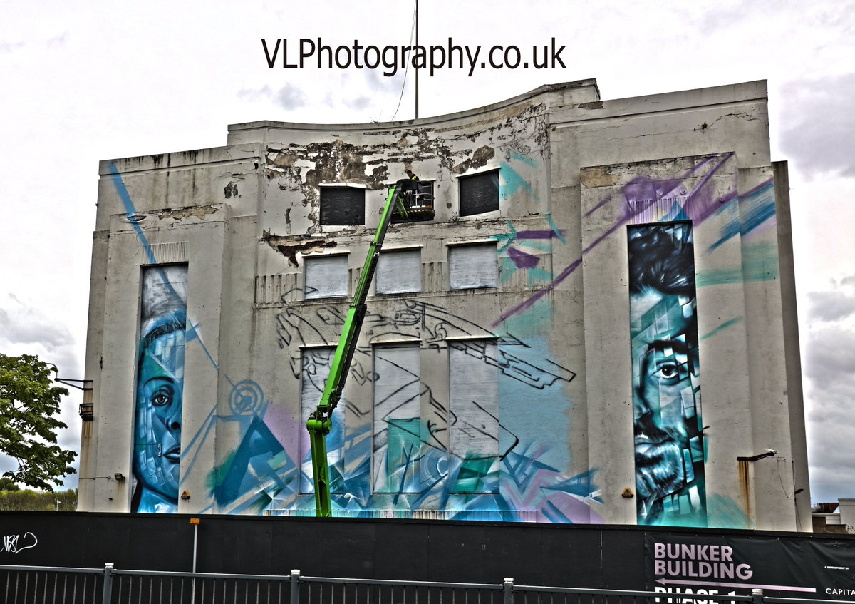 VLPhotography_'s tweet photo. @YOLiverpool @PicsOfLpool May 2016, Painting the murals on The Littlewoods Building. #LittlewoodsBuilding #Liverpool https://t.co/ydQebvhr17