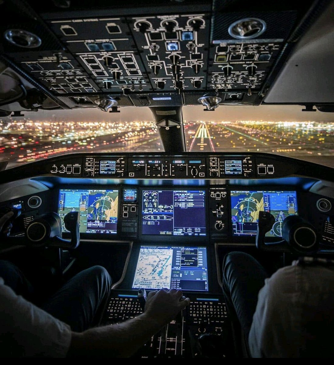 Credereaviation's tweet photo. .@Credereaviation #privatejets #Bollywood #FilmfareAwards2021 https://t.co/AzNCJuwpv8