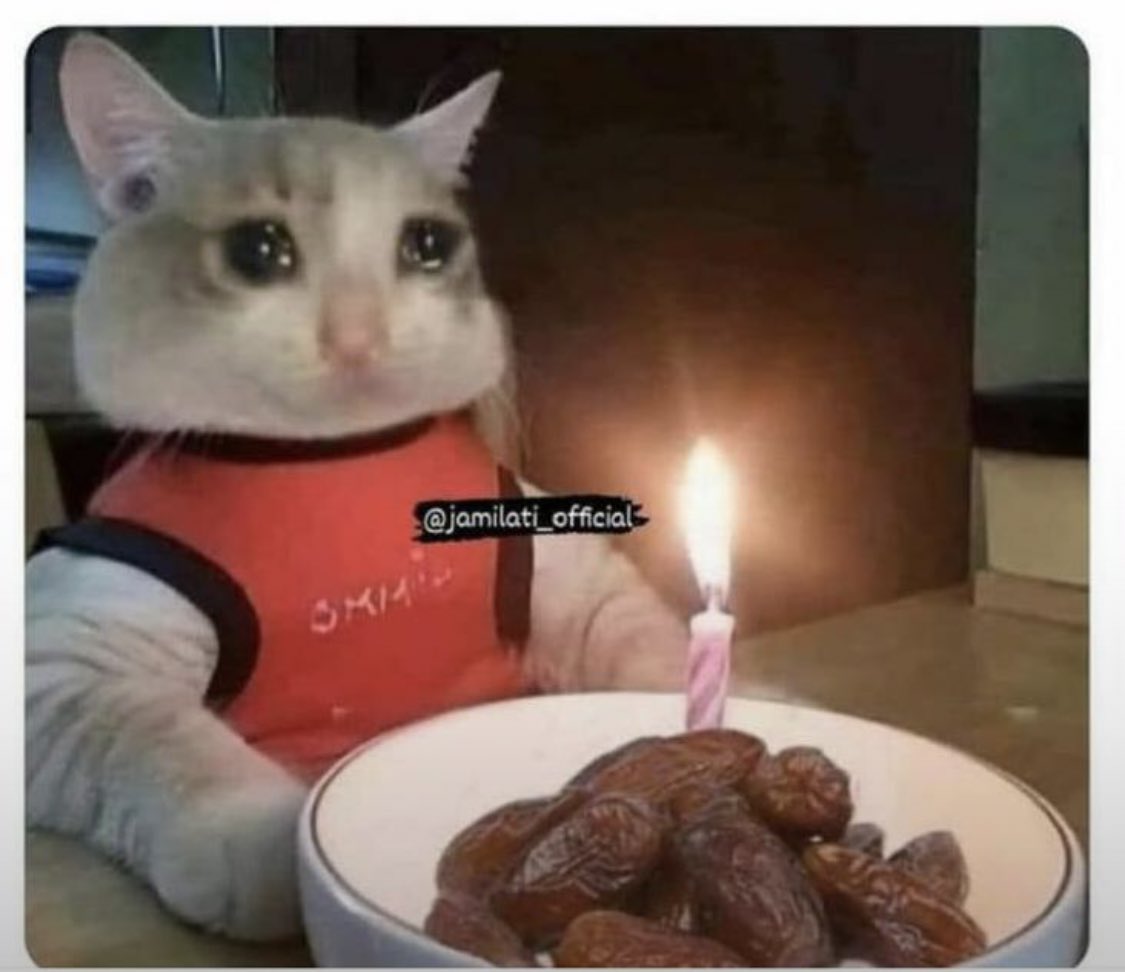 irakerin_06's tweet photo. لما يكون عيدميلادك برمضان 😂🥲 https://t.co/6hWrt0Q5Hw