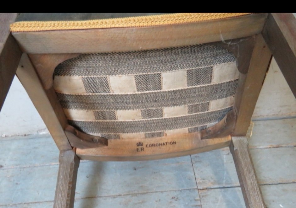 BentleysKent's tweet photo. Own a true piece of British history. Lot 827 in our 3 April sale is this 1953 Coronation chair used at the Queen's coronation in Westminster Abbey. Estimate £100-£200. For our full catalogue go to @thesaleroom or click on our website link. #coronationchair https://t.co/qFtpn5dg13