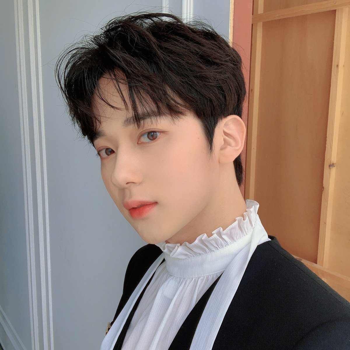 OmegaX_members's tweet photo. [#OX]

셀카 열심히 연습중... :)

#OMEGA_X #오메가엑스 #예찬 https://t.co/PYDezyoIsK