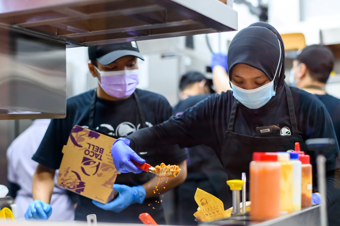 tacobellmy's tweet photo. Only 3️⃣ days to go before it’s taco’ clock! Who’s made plans to join the fun? Angkat tangan ✋🏼

 #LiveKawKaw #LiveMas https://t.co/IyeG8dVero
