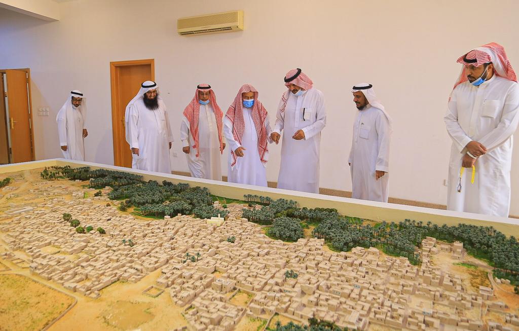 BUKQsa's tweet photo. زار رئيس اللجنة وبعض الأعضاء معالي الدكتور محمد بن ناصر الخزيم شاكرين جهوده ودعمه للجنة، كما قام معاليه بزيارة مقر اللجنة، ومشروع تطوير البلد القديم. https://t.co/vQN196tCL7