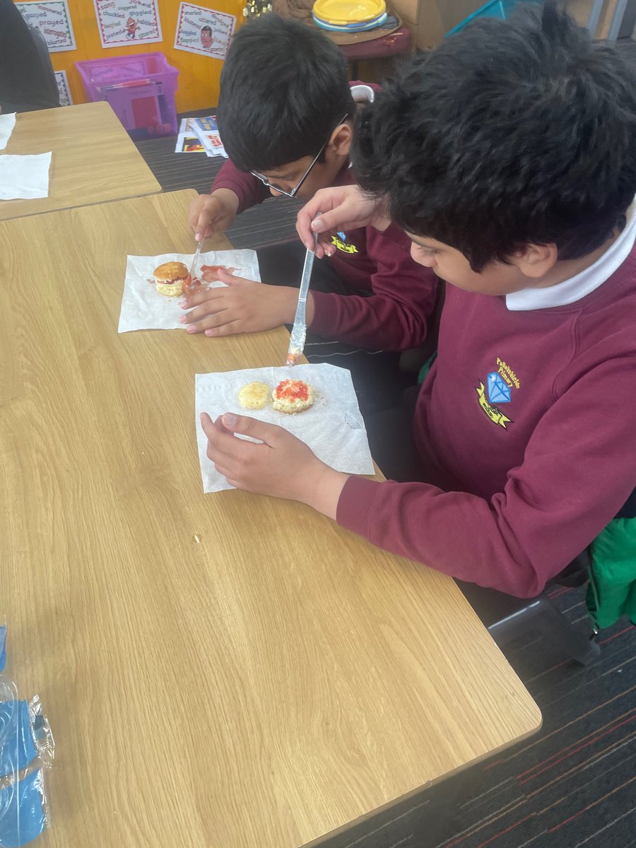 PPSP7B's tweet photo. Making mini Victoria sponges for our V.E day party this afternoon 🥳🇬🇧 https://t.co/lXgo3zVmqM