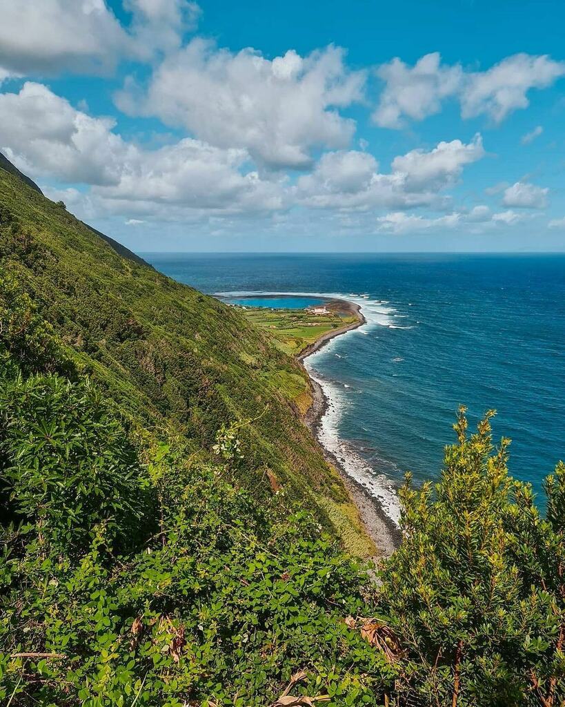 AzoresWhatElse's tweet photo. Photo by @emeciii
.
#saojorgeisland #ilhadesaojorge #azoresislands #natureaddict #natureisbeautiful #adventurealways #adventureseeker
#liveauthentic #mountainview #mountainlovers #mountainscape #mountainarecalling #neverstopexploring #keepitwild #outsideisfree #letsgosomewh… https://t.co/pppsXLUSQD