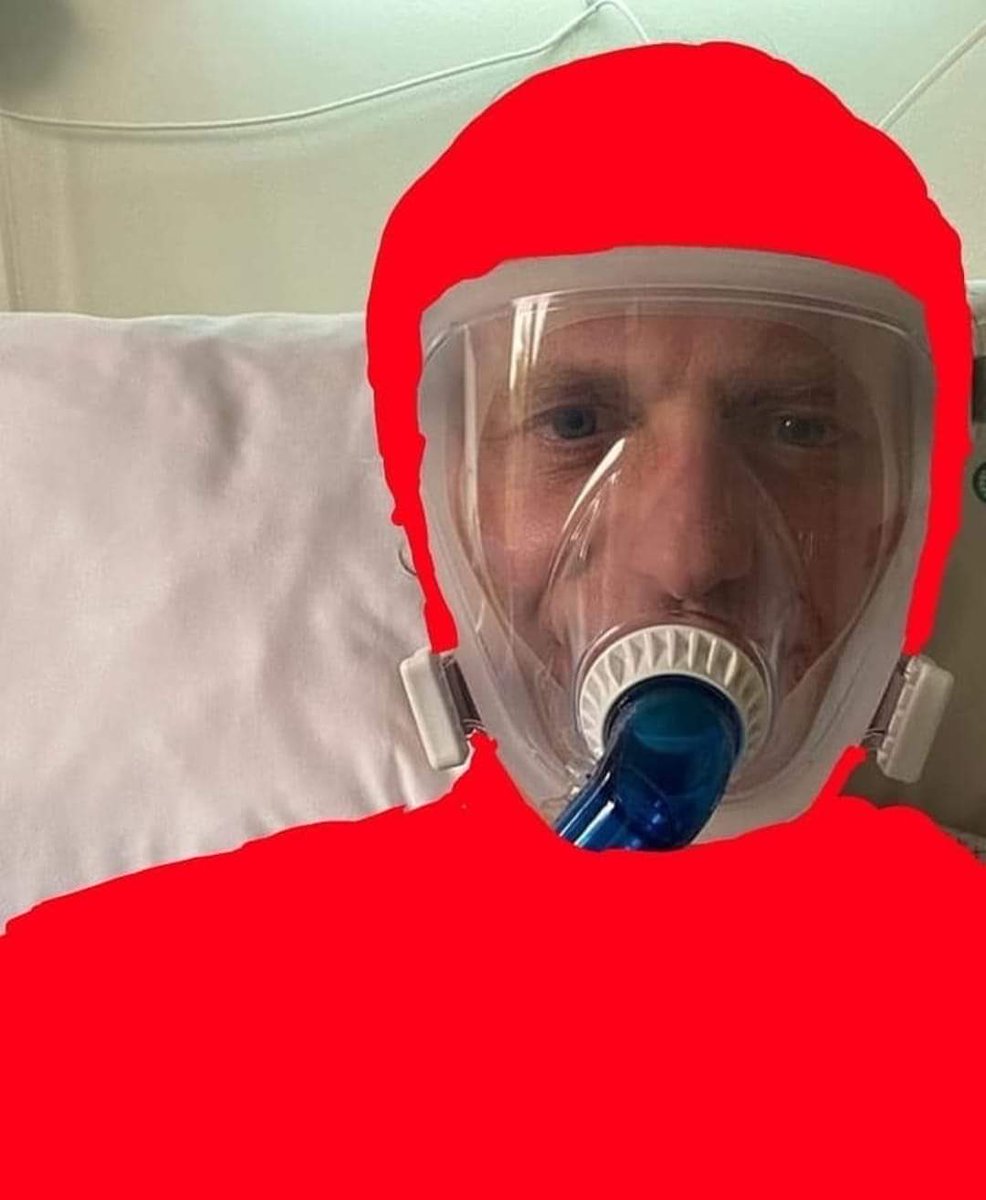solosoySeba's tweet photo. ⭕️ #AHORA José Antonio Kast entretiene a los niños del hospital disfrazado de AMONG US https://t.co/pY9vBYpwin