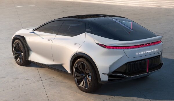 RumBat's tweet photo. Premiumlardan hiçbiri yapmazken bile ısrarla %100 Hybrid’lerini tüm dünyaya kabul ettiren @Lexus şimdi tam elektrikli serisine de başlıyor.
Toyota'nın e-TNGA platformu üzerinde #steerbywire #direct4 sistemleriyle donanmış LF-Z konsepti #BEV
https://t.co/fB2jqhjU9J
@LexusTurkiye https://t.co/5na0eUmMea