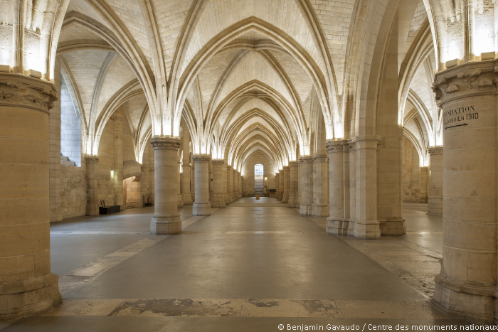 leCMN's tweet photo. #LeSaviezVous 👑 Au Moyen Âge, la #Conciergerie était le palais des rois de France. Ils délaissèrent cette résidence à la fin du XIVe siècle pour s'installer au Louvre et à Vincennes.
https://t.co/dwMpqLCbgd https://t.co/VWr9d8V0SS