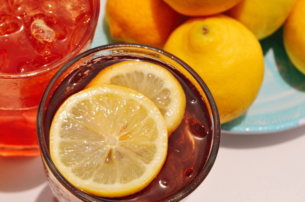 SipJavaCo's tweet photo. Iced Tea - Green, Black and Ginger Peach - perfect for the beach. 😀😀 If you are on spring break stop in and tells us where you're from....we would love to meet you. https://t.co/QUGCKKVu5C
