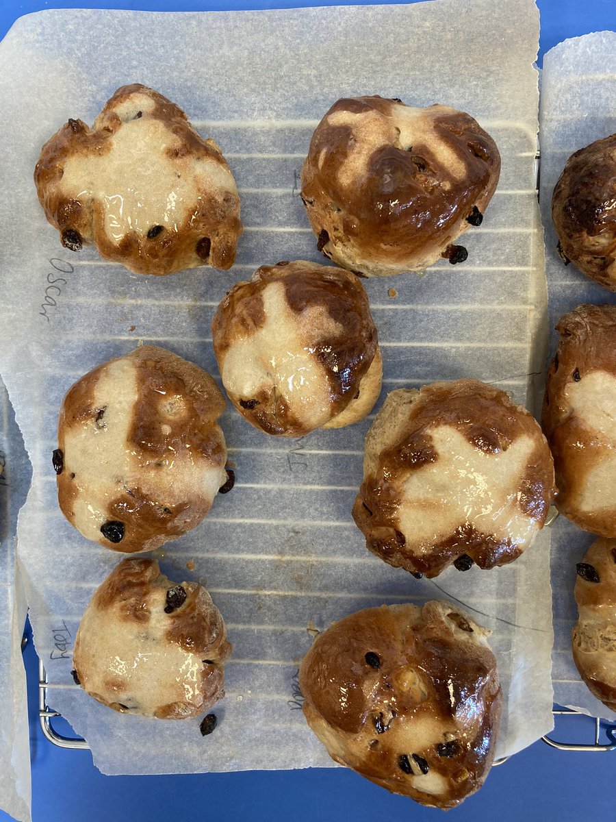 KilmersdonPri's tweet photo. @jamieoliver Our Reception children have proven to be budding bakers with these creations today following your recipe! https://t.co/N4Qqh6rXn1