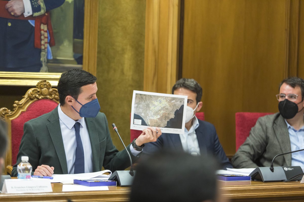 #Diputación impulsa la creación de un 🔜 Servicio Provincial de Limpieza Viaria Rural en los 🔟 #municipios con más #invernaderos de la provincia

▪️ Este servicio comprende más de 1.000 kilómetros

✅ Comprometidos con la agricultura almeriense