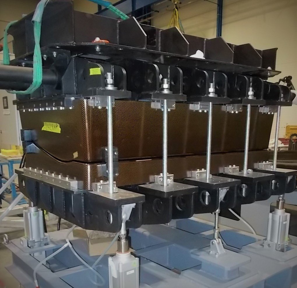 FLEX__Project's tweet photo. #Loiretech is happy to present the FLEX Small Scale #tooling, a self-heating Resin Transfer Molding tool
It is equipped with actuators which enable it to distort during the part's #manufacturing process
#RTM 
@TWI_Ltd 
@Saab_Tech
@Bruneluni
@crancomposites
#composites #materials https://t.co/7iZXuf3Mg6