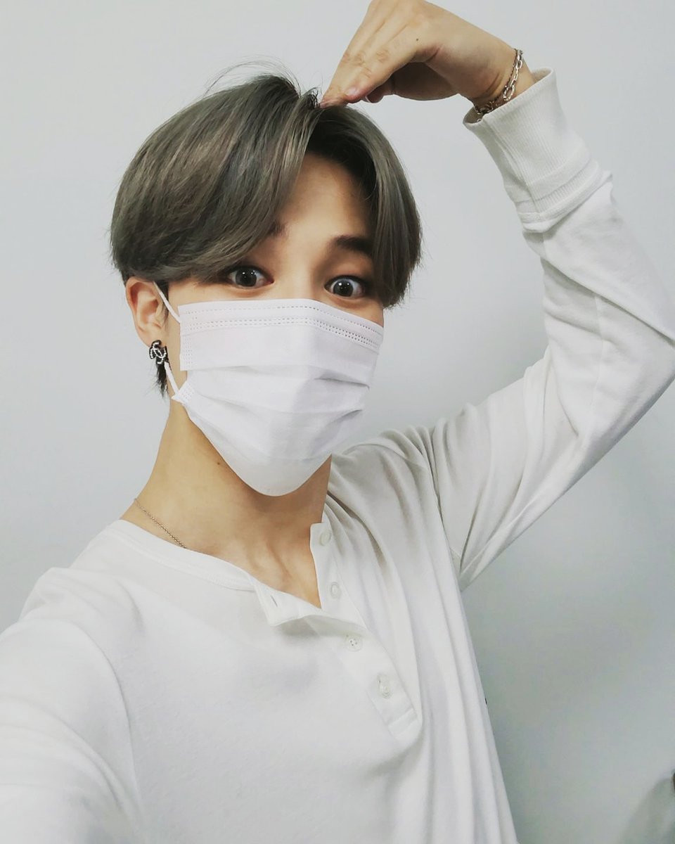 Olá amores! 
Hoje, depois de pouco mais de 1 ano, estamos retornando ao nosso Instagram. 
Sigam @parkjimin_brasil e por favor nos apoiem 😃
Obrigadaaaaa! ~Ju 💜