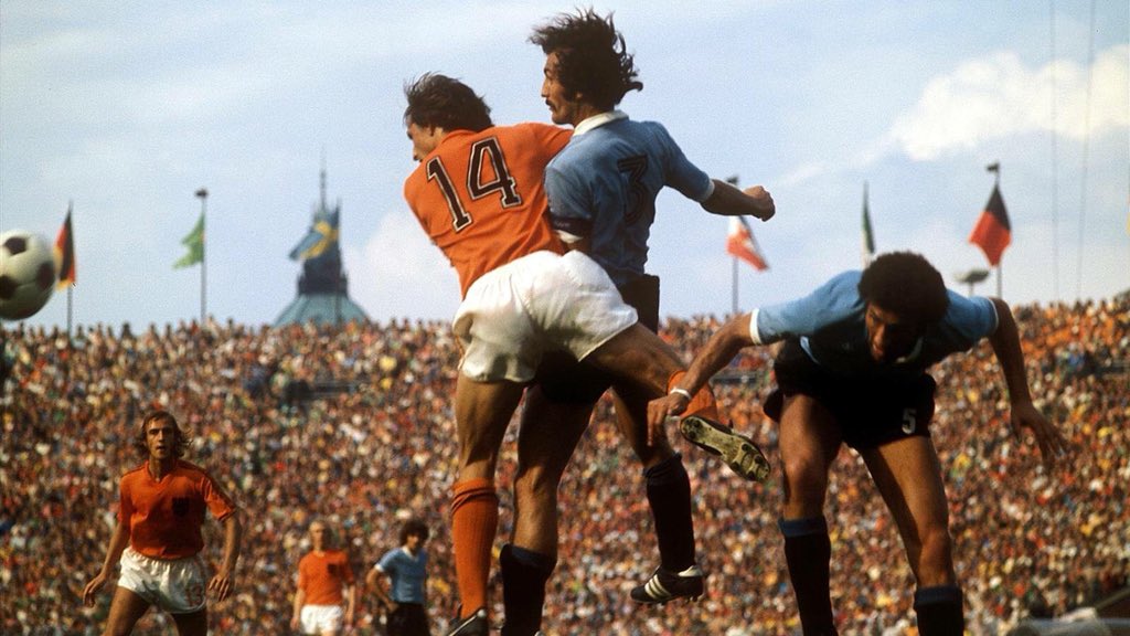 UruguayFootENG's tweet photo. Photo from 1974 - captains Johan Cruyff and Juan Masnik during Netherlands vs. Uruguay in the group stage of the #FIFA World Cup [🇳🇱 2-0 🇺🇾] https://t.co/vKdqmDeZC8