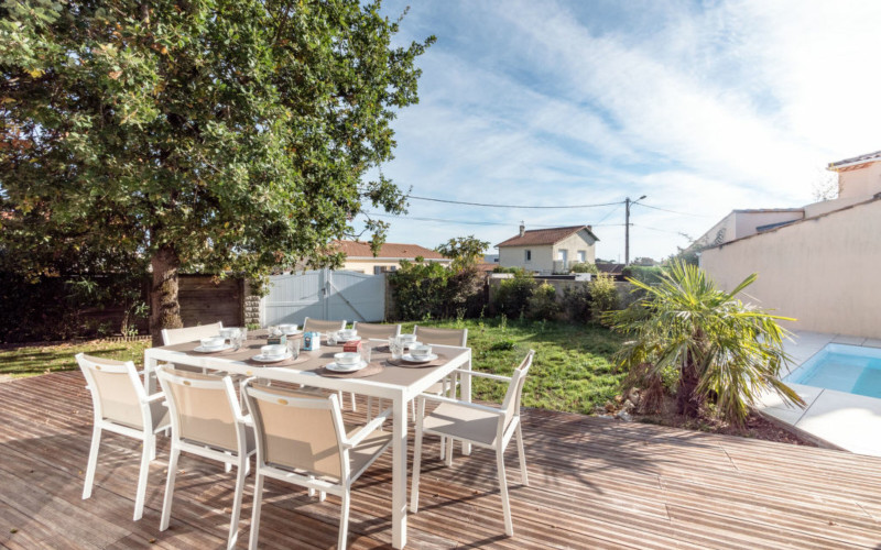 Quand vous en aurez assez de la piscine, vous n'aurez qu'à aller à la plage qui est à 1 km... 💦😎
.
👉 bit.ly/SaintPalaisSur…
.
#Location #Vacances #SaintPalaisSurMer #Royan #maison #france #ete2021