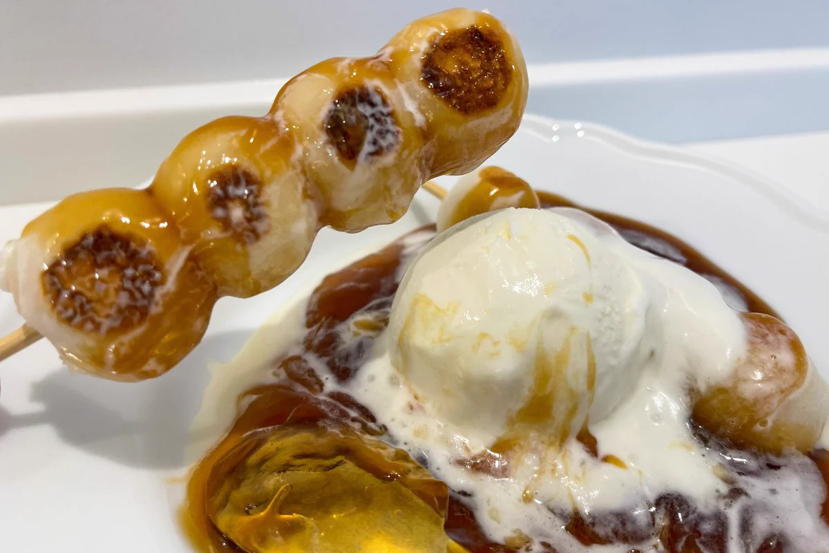 豪快にアイスを乗せたみたらし団子が食べたいなら、ジャパニーズアイス櫻花へ！