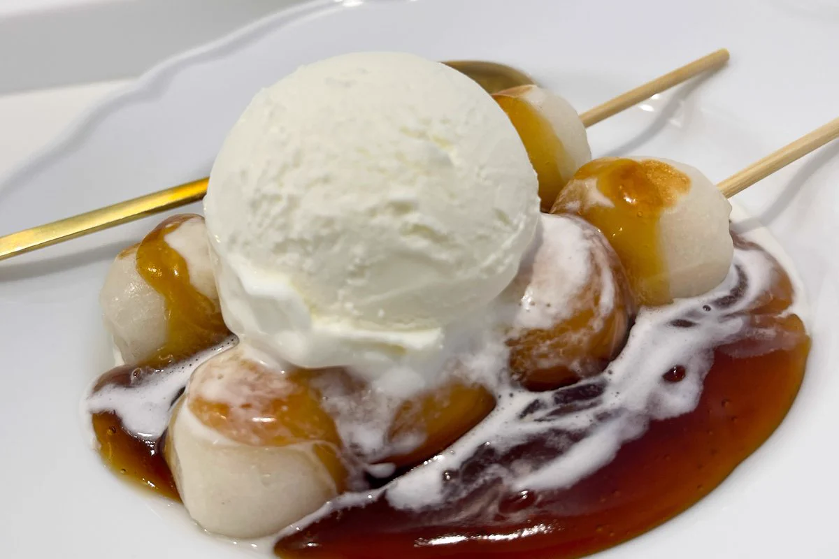 豪快にアイスを乗せたみたらし団子が食べたいなら、ジャパニーズアイス櫻花へ！