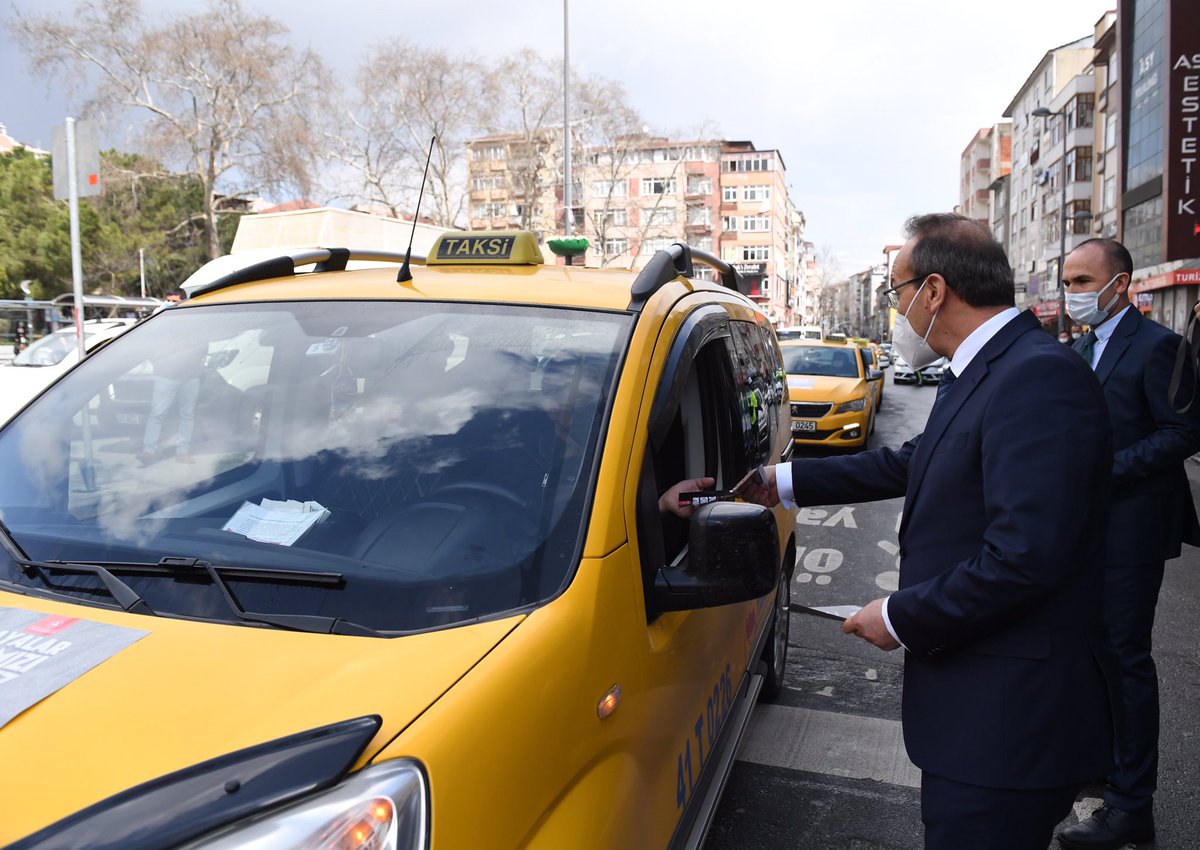 SeddarYavuz's tweet photo. İçişleri Bakanlığı’nın yaya güvenliği ve önceliği için “30 Mart’ta Kırmızı Çizgimizi Çekiyoruz” uygulaması kapsamında bugün Cumhuriyet Parkı kavşağında Yaya Önceliği Kırmızı Çizgimizdir”etkinliğini gerçekleştirdik. #YayalarKırmızıÇizgimiz 🚶‍♂️🖍 https://t.co/8at6fYnLrI