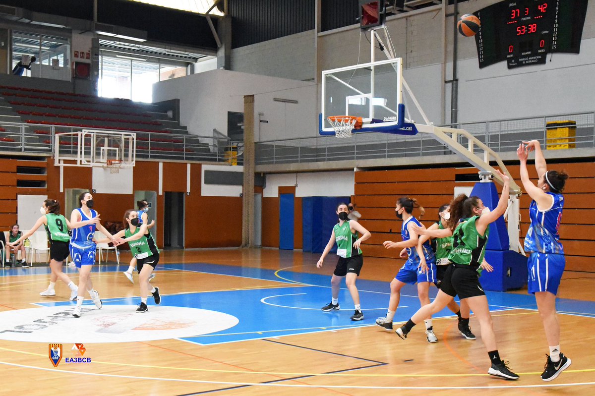 CBT_Tarragona's tweet photo. El @DiselautoVolvo CBT guanya en la seva tornada al Serrallo al @VGBasquet per 52- 50 als instants finals ⛹🏻♀️🏀 https://t.co/gZXETIxLuZ
📸 @eduardhernando4
#gaudeixcbt #caracterblau #primeracat #femeni https://t.co/1p5SXGZsR7