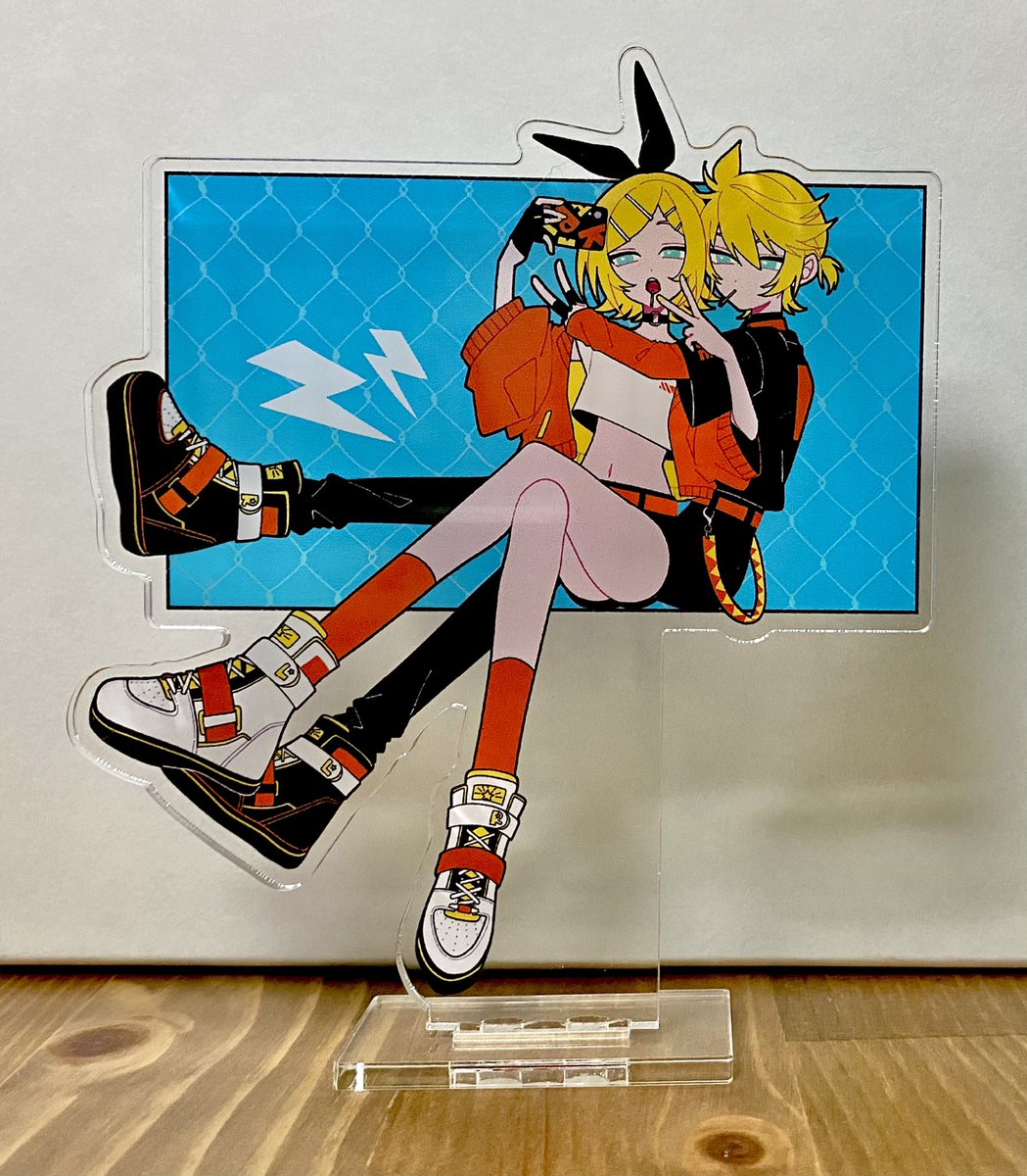 試作で作ったアクスタ届いた〜!!
190はめちゃくちゃデカい(キャラメル比較) 