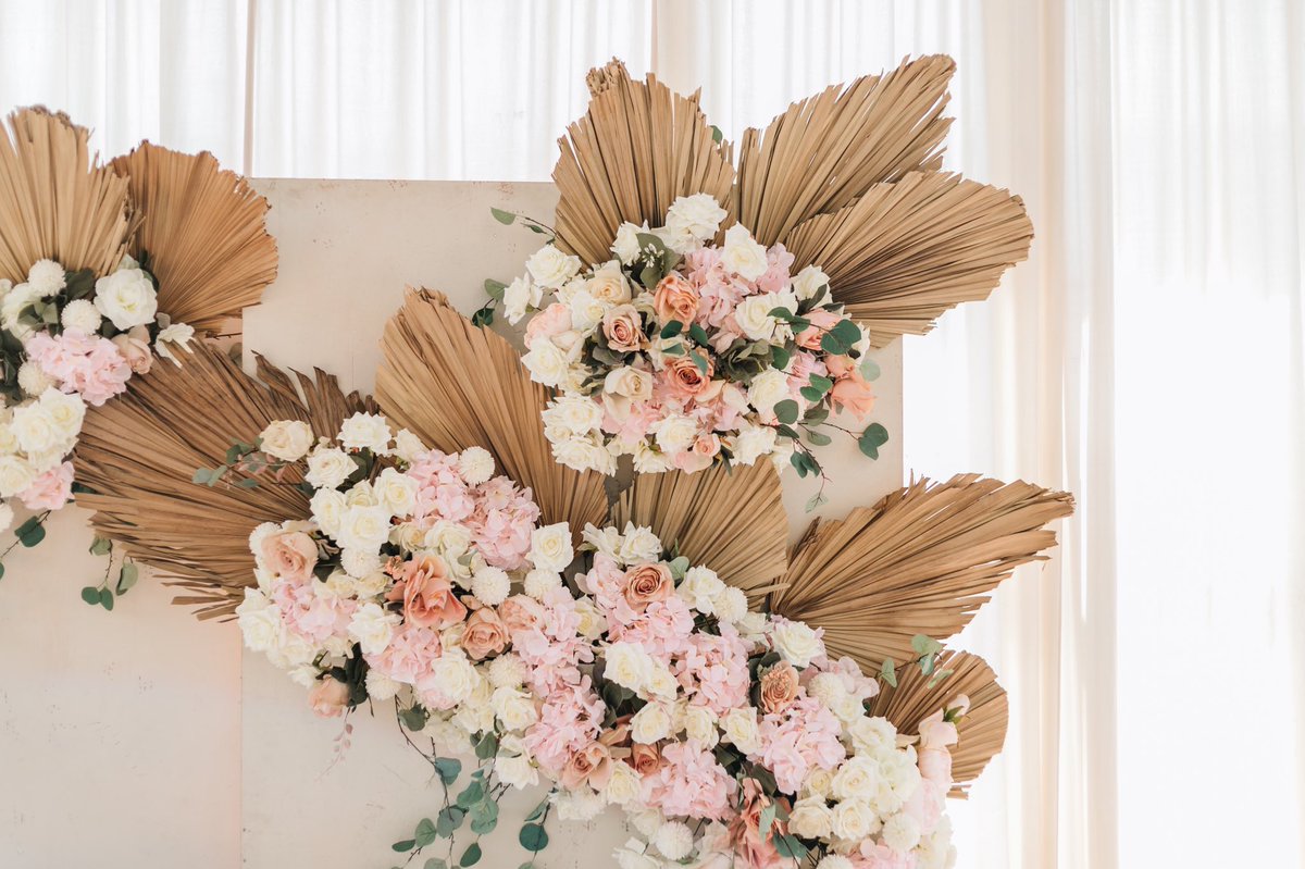 weddingbytaema's tweet photo. RT if you think this pelamin is cantik! 🍂 https://t.co/3dWazjpJWr
