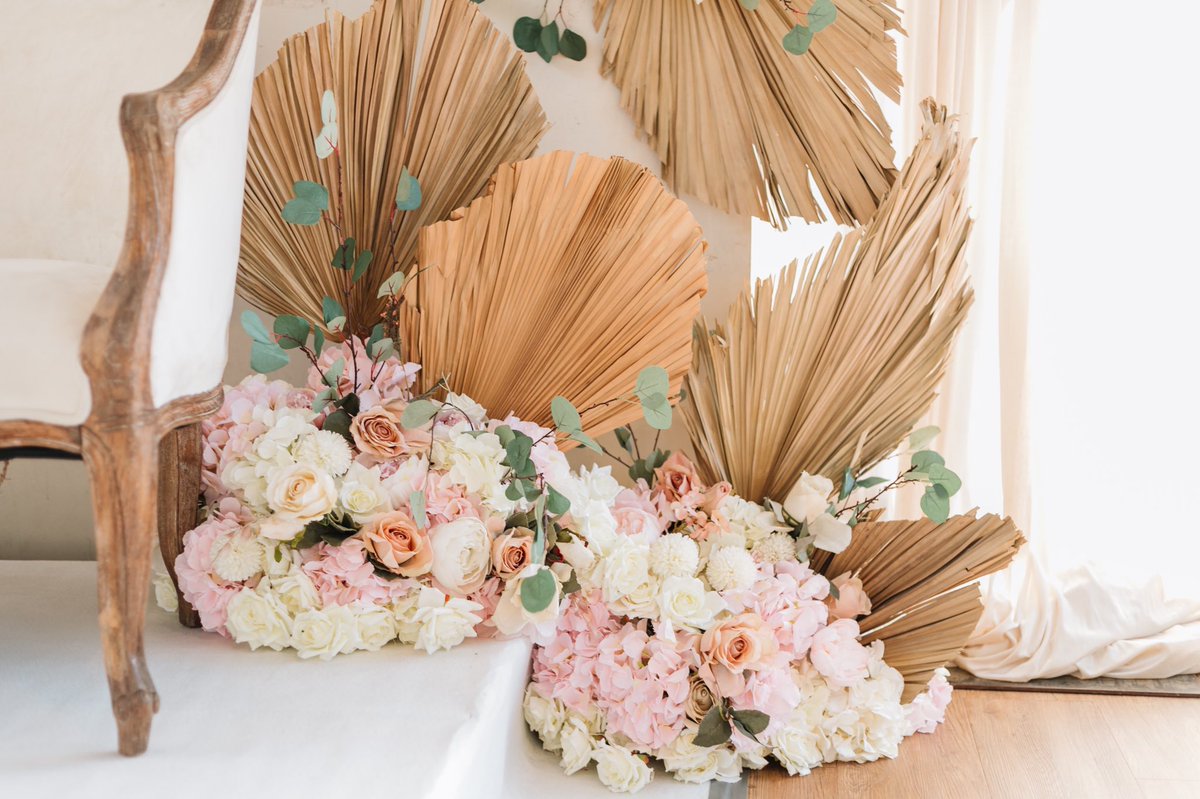 weddingbytaema's tweet photo. RT if you think this pelamin is cantik! 🍂 https://t.co/3dWazjpJWr