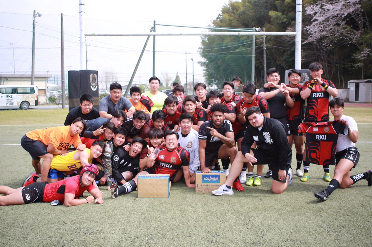 【3月30日】
本日も部内マッチが行われました‼️

連戦で疲労がありますが、選手たちはこの前以上のパフォーマンスを発揮しました🔥

2日間のトーナメントで4チームの順位が確定しました‼️

1位のレッズにはカラオケ店オンチッチ様から景品としてアクエリアスが贈られました🎉

#rku
#流通経済大学