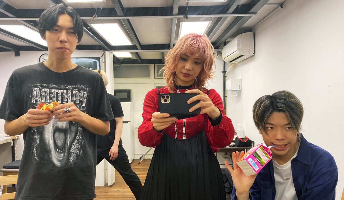 usagi_drive_jp's tweet photo. 《《《4月2日インストアライブ》》》

アコースティックライブ＆CDサイン会が行われます。
是非お越しください！

※フリー入場、フリー観覧はございません。
#SCRAMBLEPOP #TOKYOPOPSPIRIT https://t.co/ve0OqjcdHL