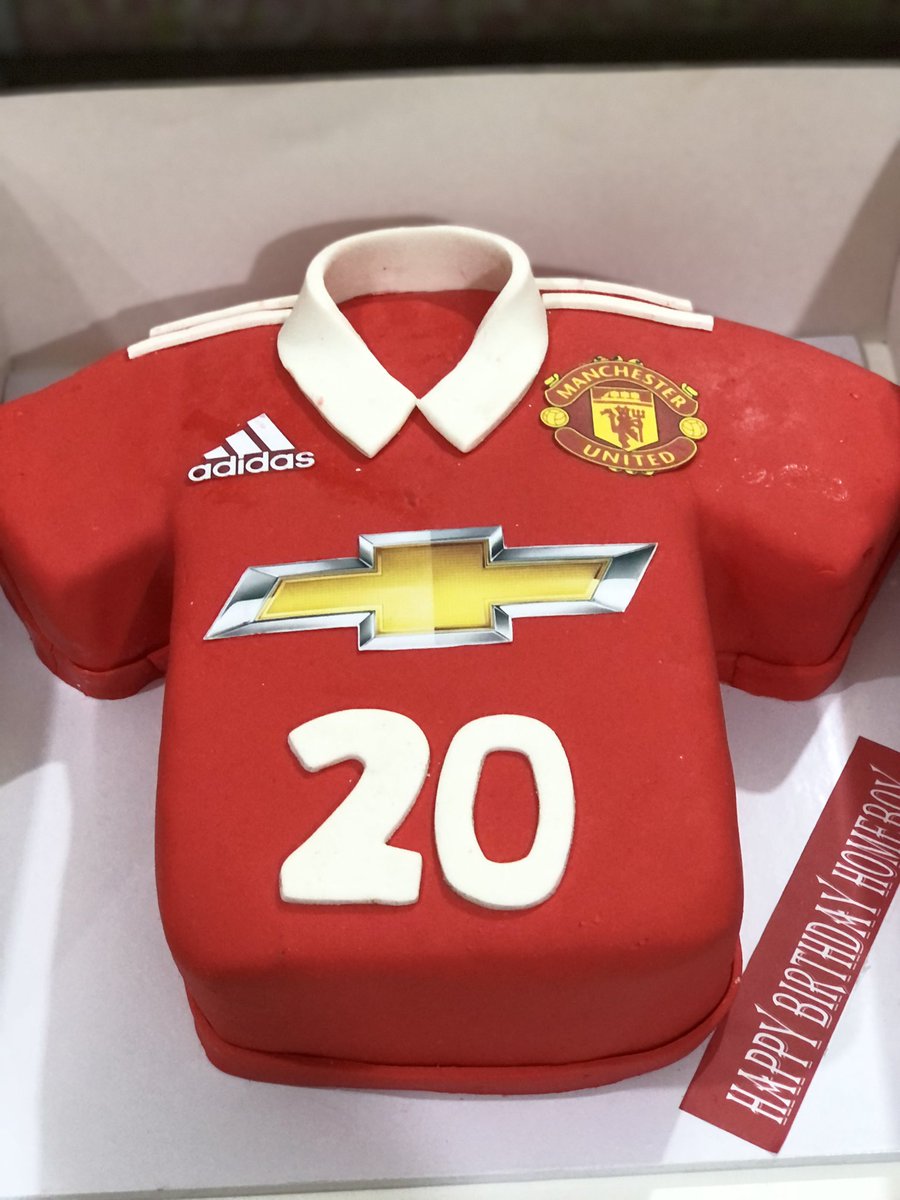 CakeMaestro's tweet photo. Manutd Jersey cake 
You think it, we cake it ✨
#cake #cakesinlagos #racksterli #chioma #tinubu #buhari #Toyinlawani https://t.co/04JH6n4YH1
